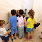 bambini della ludoteca di nuovi orizzonti vistano gli anziani nella Fisiocenter di Ripi